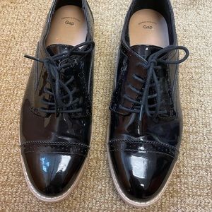 Black patent Oxford shoes
